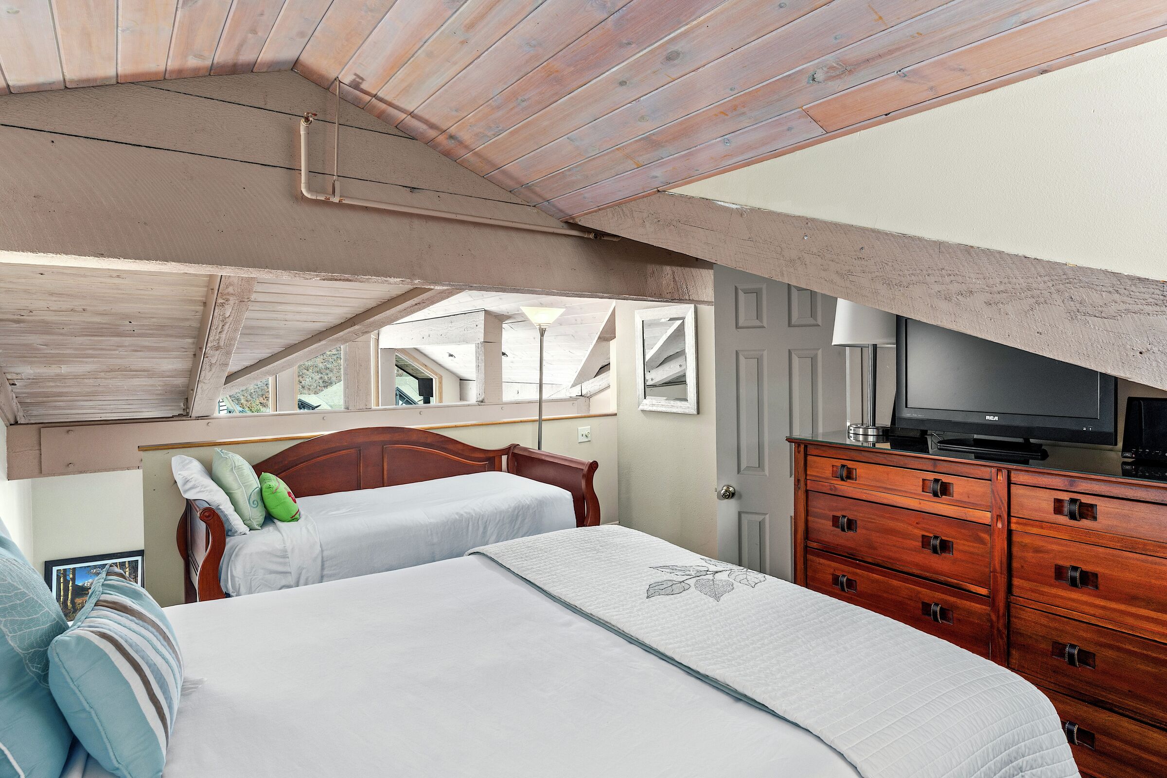 #1305 - Dogwood - Loft Bedroom
