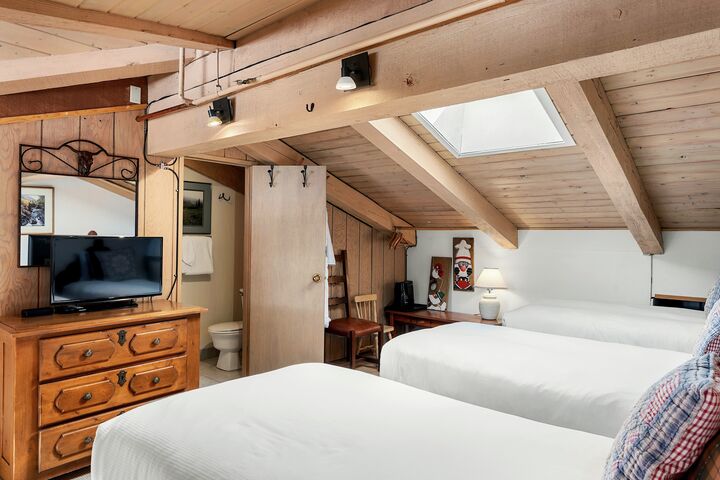 #3310 - Ivy - Loft Bedroom