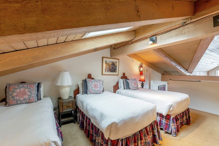 #3310 - Ivy - Loft Bedroom