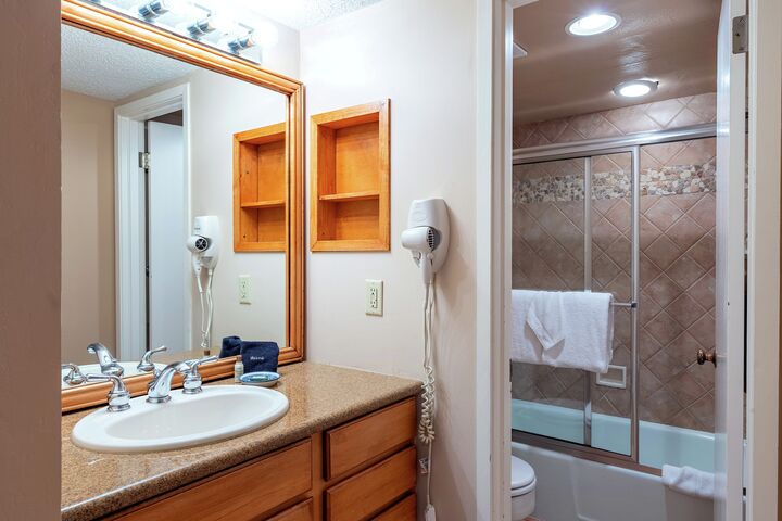 #3310 - Ivy - Ensuite Bathroom