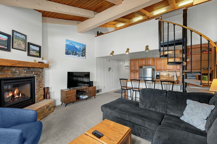 #3312 - Ivy - Living Area