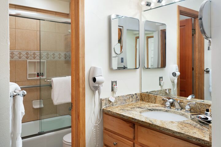#1102 - Aspen - Ensuite Bathroom