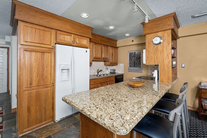 #1102 - Aspen - Kitchen