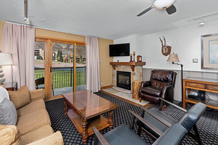 #1102 - Aspen - Living Area