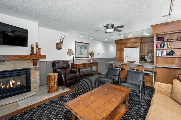 #1102 - Aspen - Living Area