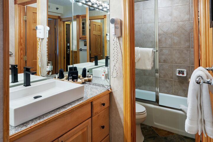 #2103 - Beech - Ensuite Bathroom