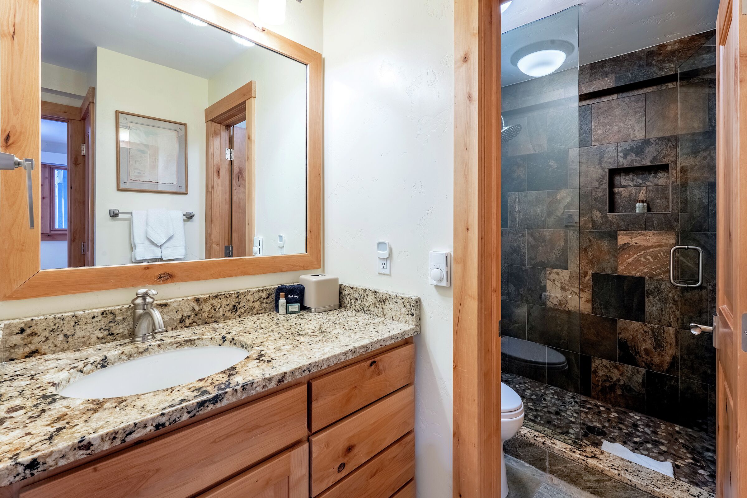 #2215 - Hickory - Ensuite Bathroom