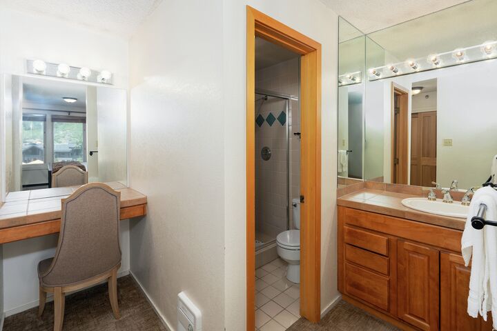 #2117 - Hickory - Master Ensuite Bathroom