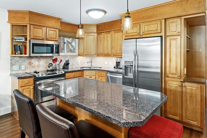#1103 - Aspen - Kitchen