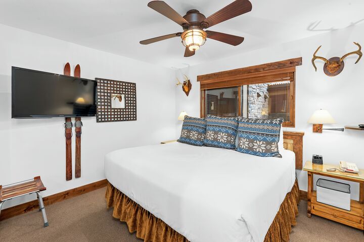 #2110 - Elm - Bedroom