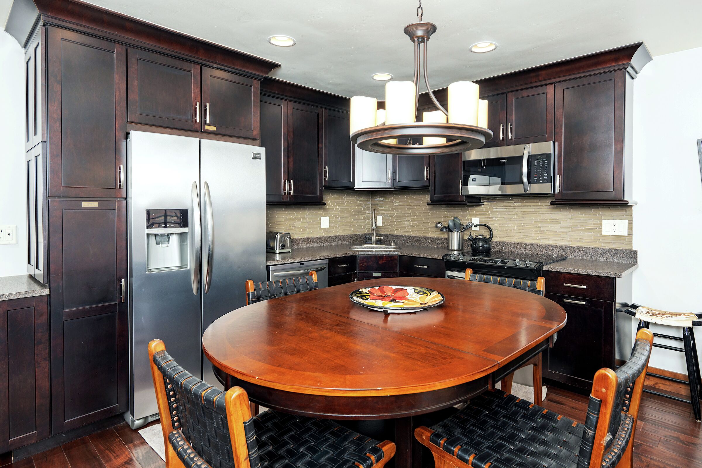#3207 - Ivy - Dining Area & Kitchen