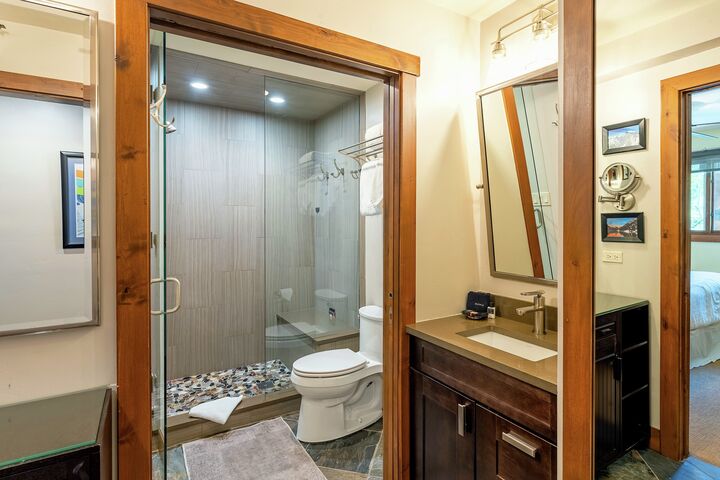 #3207 - Ivy - Ensuite Bathroom