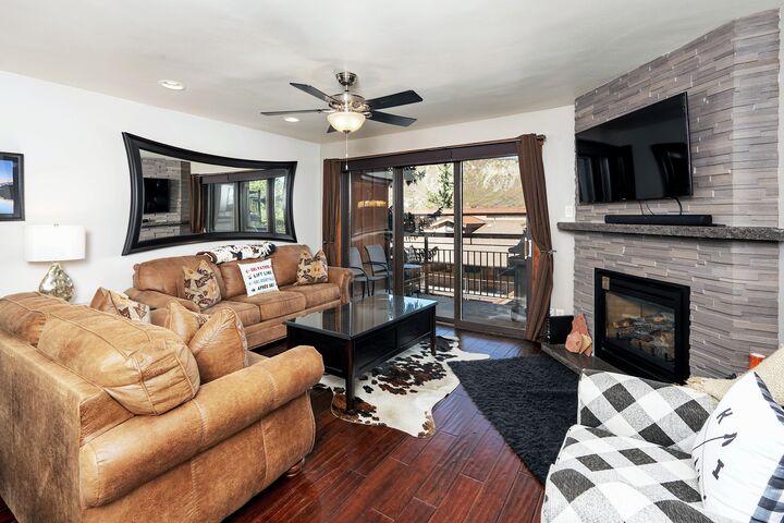 #3207 - Ivy - Living Area