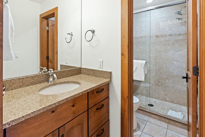 #3208 - Ivy - Bathroom