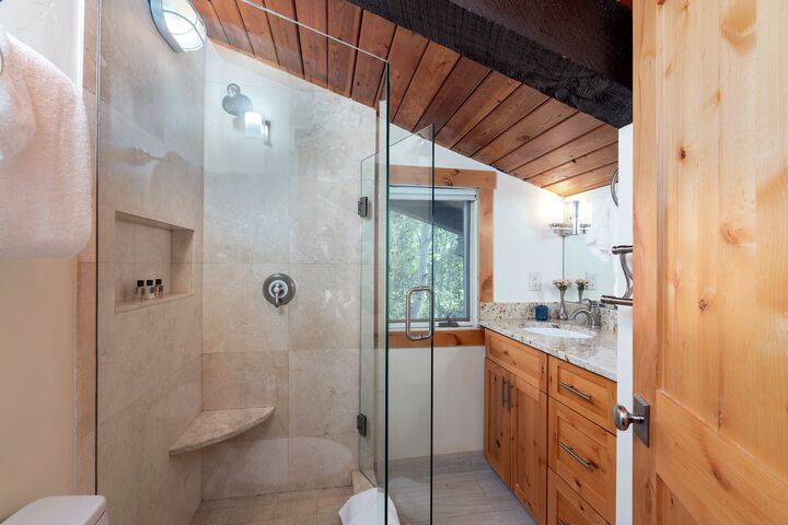 #1216 - Fir - Loft Ensuite Bathroom