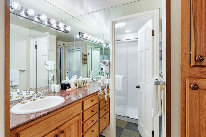 #1204 - Dogwood - Ensuite Bathroom