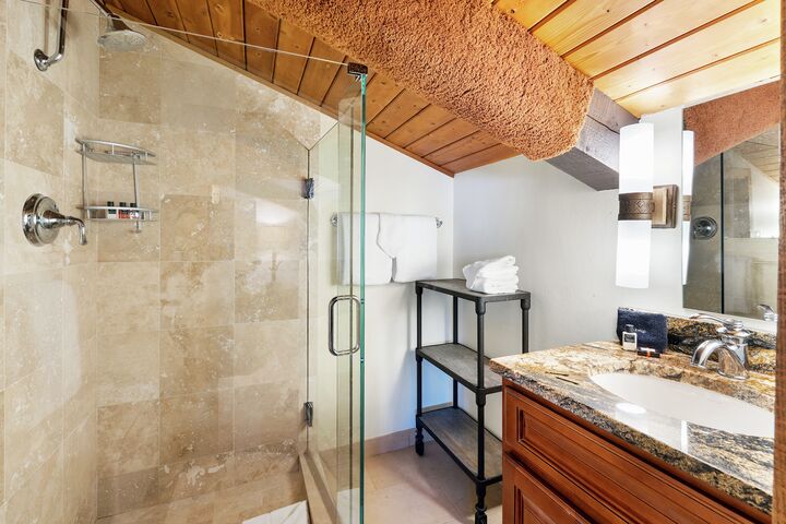 #1304 - Dogwood - Loft Ensuite Bathroom