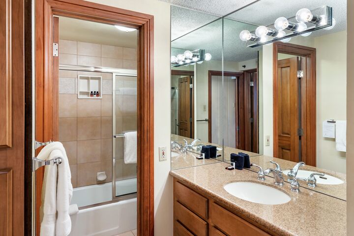 #1304 - Dogwood - Ensuite Bathroom