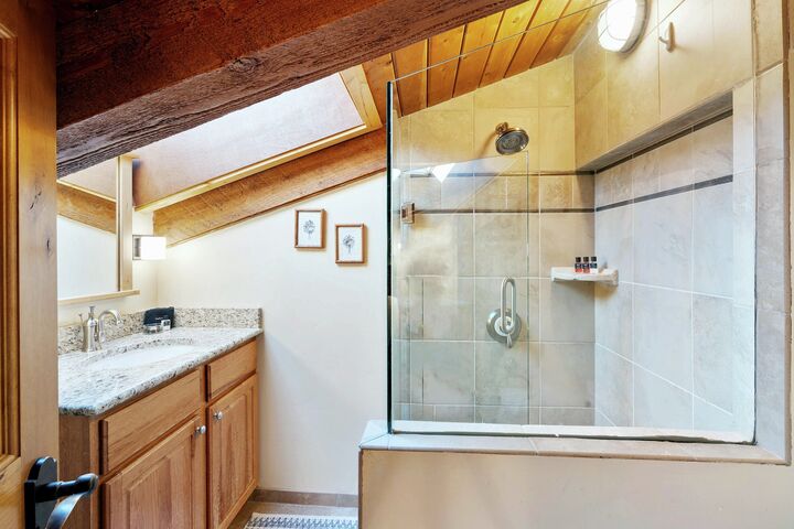 #1307 - Dogwood - Loft Ensuite Bathroom