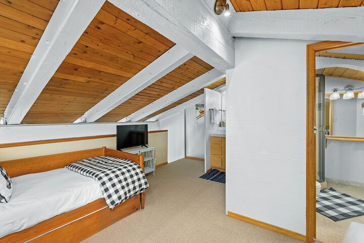 #1309 - Grape - Loft Bedroom