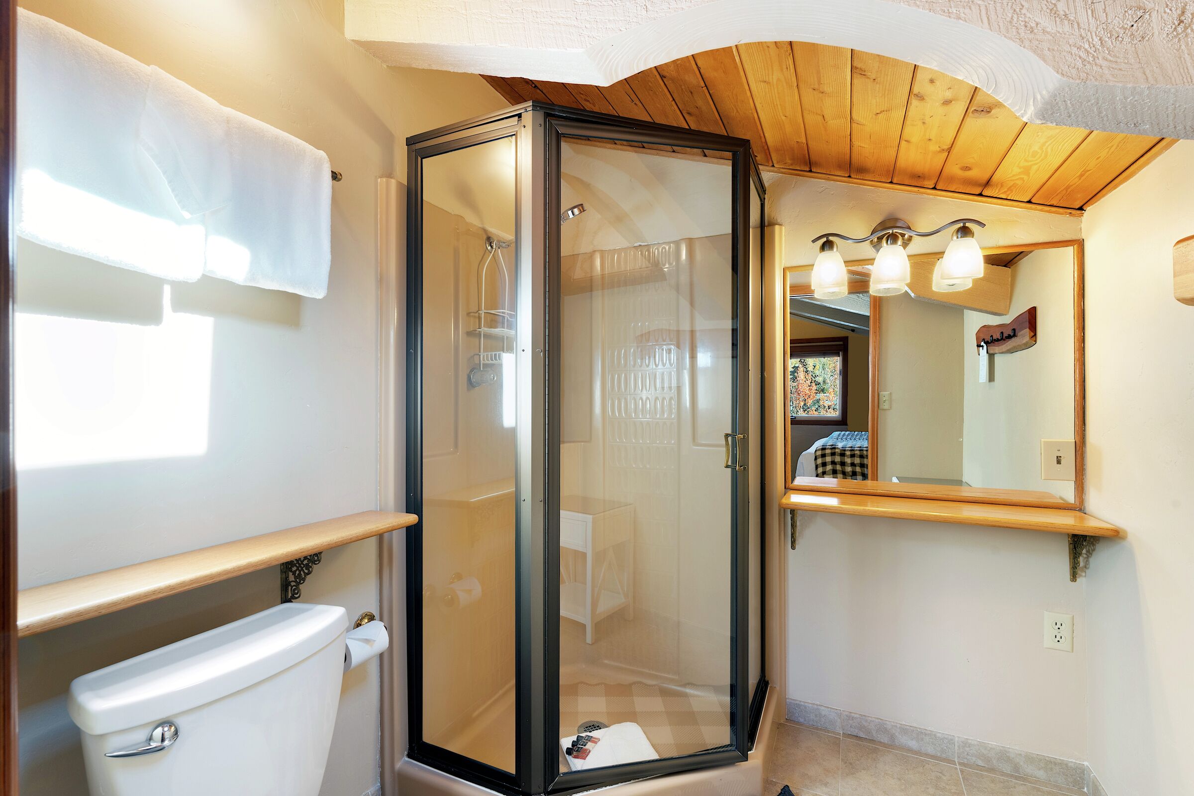 #1309 - Grape - Loft Ensuite Bathroom