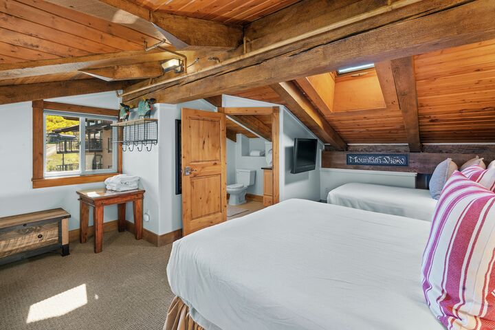 #1313 - Grape - Loft Bedroom