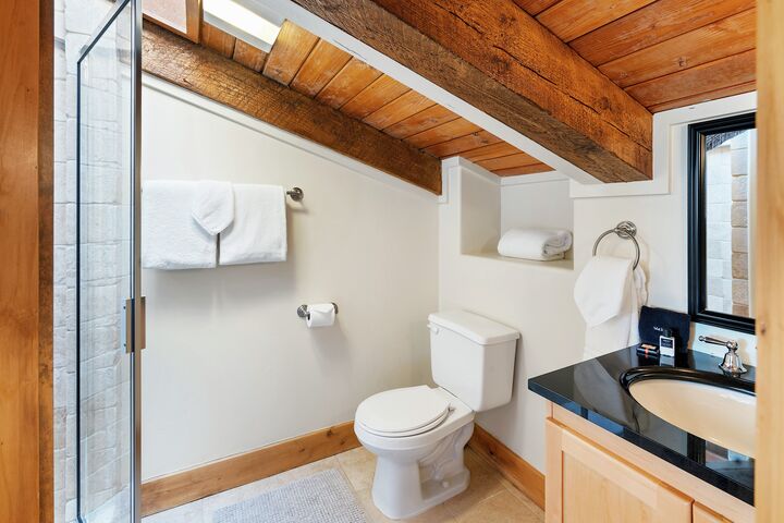 #1313 - Grape - Loft Ensuite Bathroom