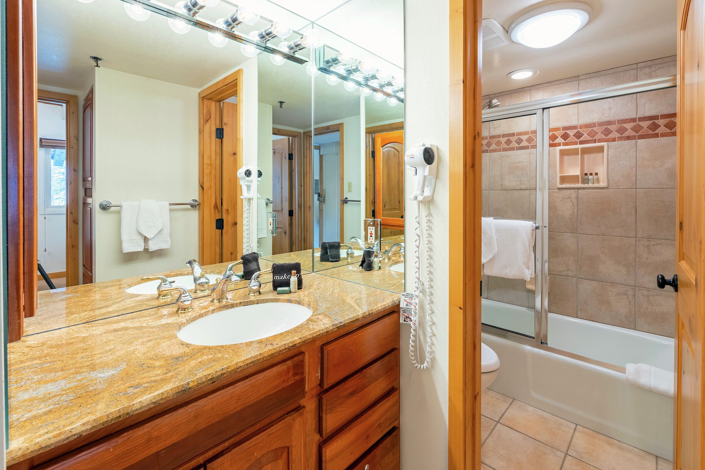 #2303 - Beech - Ensuite Bathroom