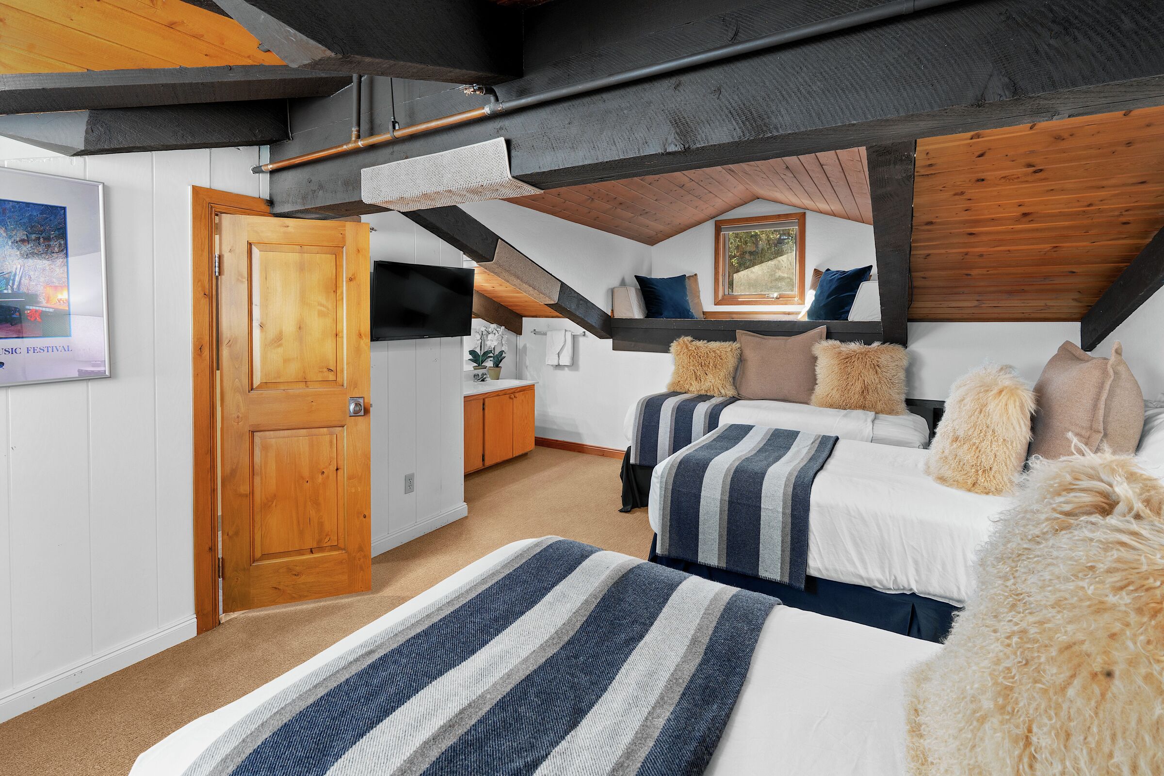#2313 - Hickory - Loft Bedroom