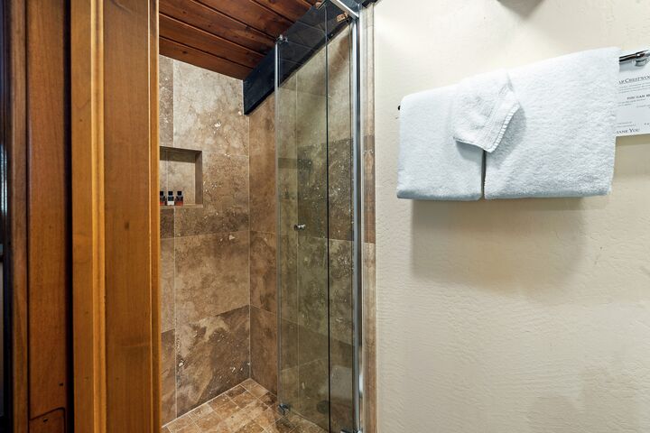 #2313 - Hickory - Loft Ensuite Bathroom