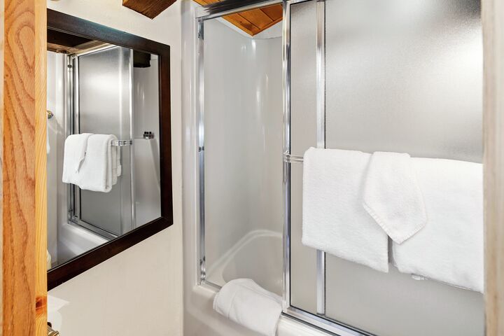 #3301 - Juniper - Loft Bathroom