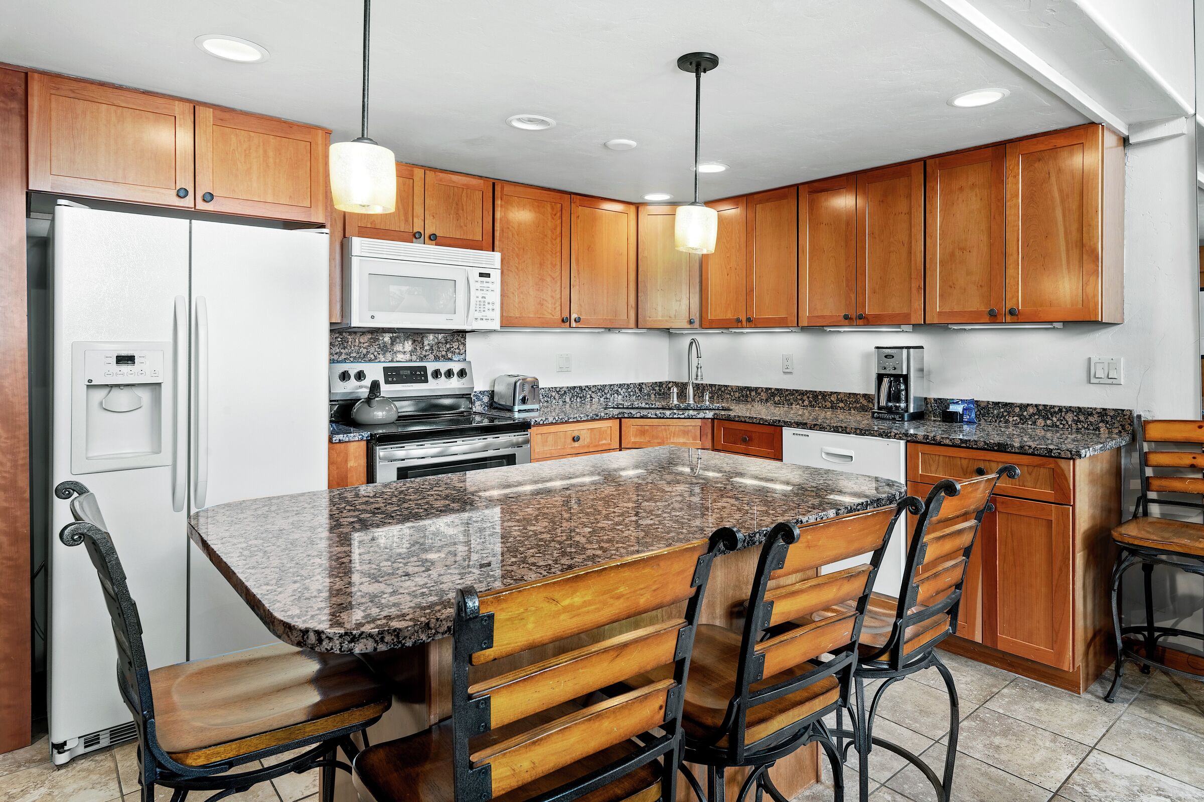 #3302 - Juniper - Dining Area & Kitchen