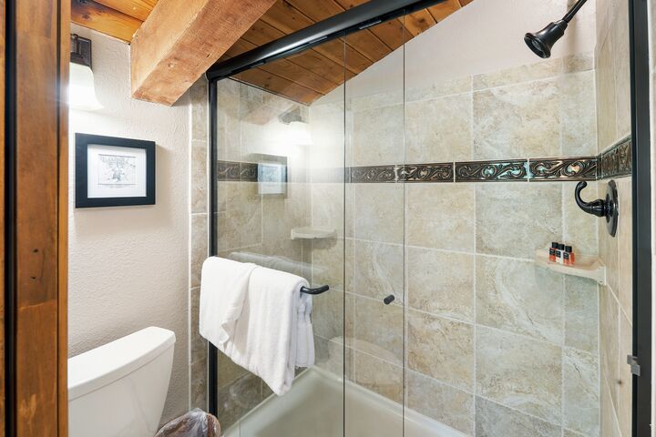 #3303 - Juniper - Loft Ensuite Bathroom