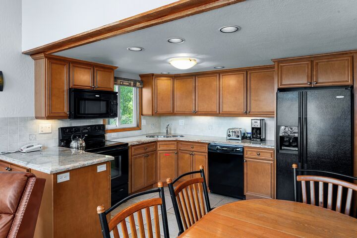 #3303 - Juniper - Dining Area & Kitchen