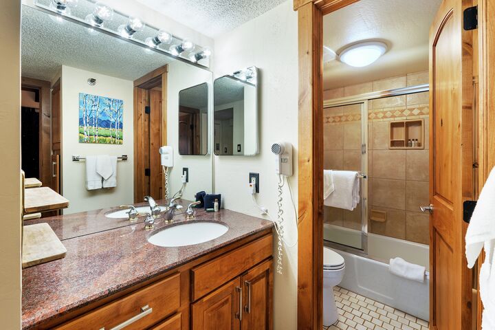 #3305 - Ivy - Ensuite Bathroom