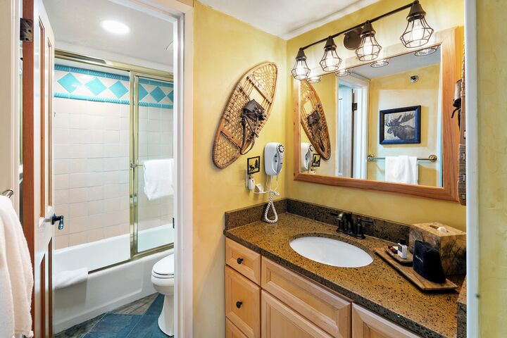 #3308 - Ivy - Ensuite Bathroom