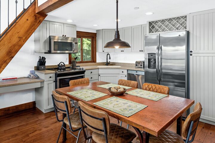 #1303 - Aspen - Dining Area & Kitchen