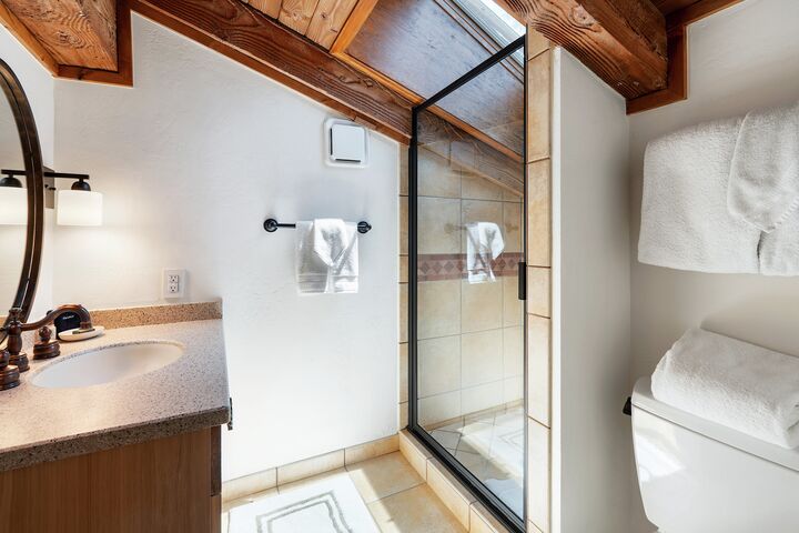 #1303 - Aspen - Loft Ensuite Bathroom