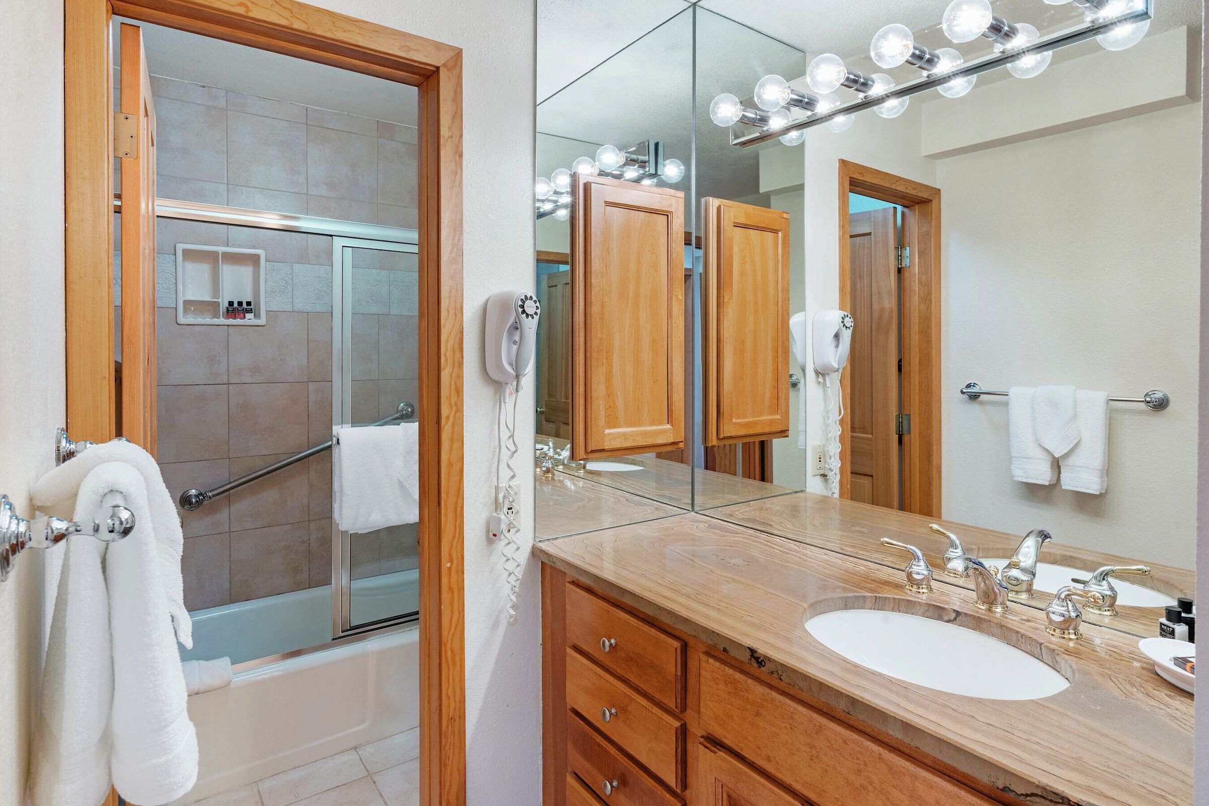 #1109 - Dogwood - Master Ensuite Bathroom