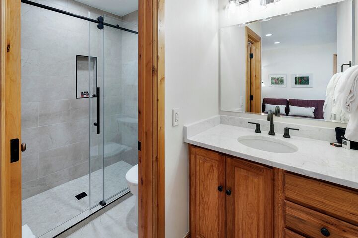 #1110 - Dogwood - Master Ensuite Bathroom