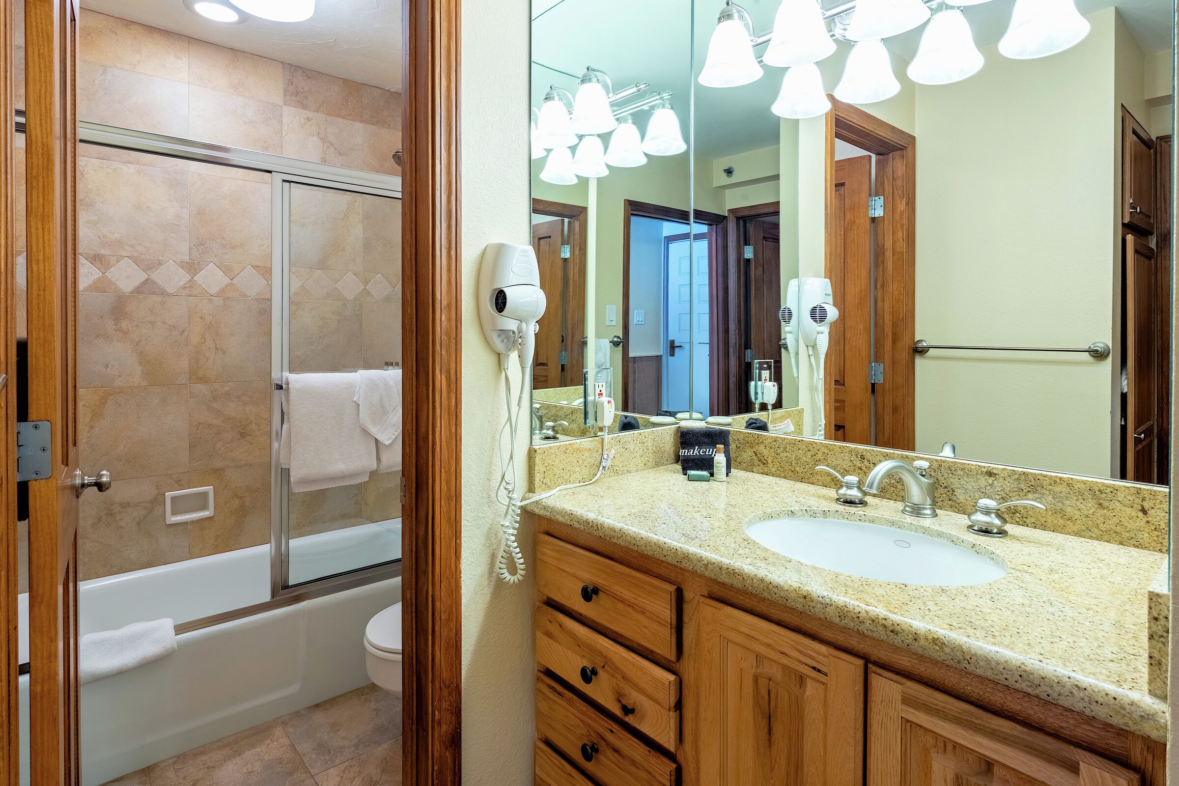#3209 - Ivy - Ensuite Bathroom