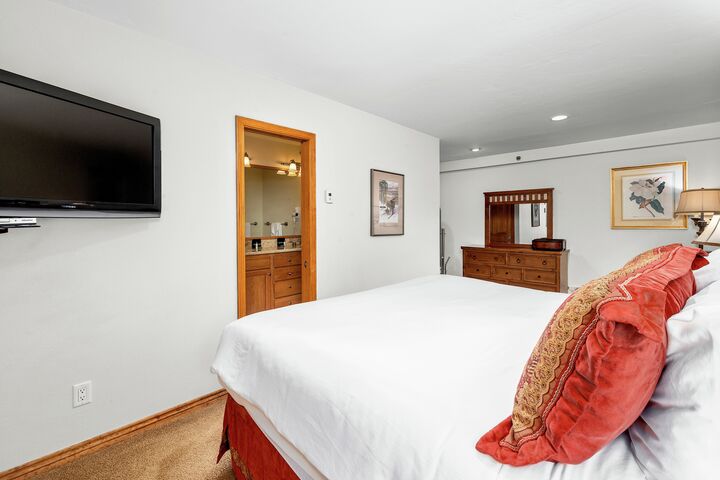 #3209 - Ivy - Master Bedroom