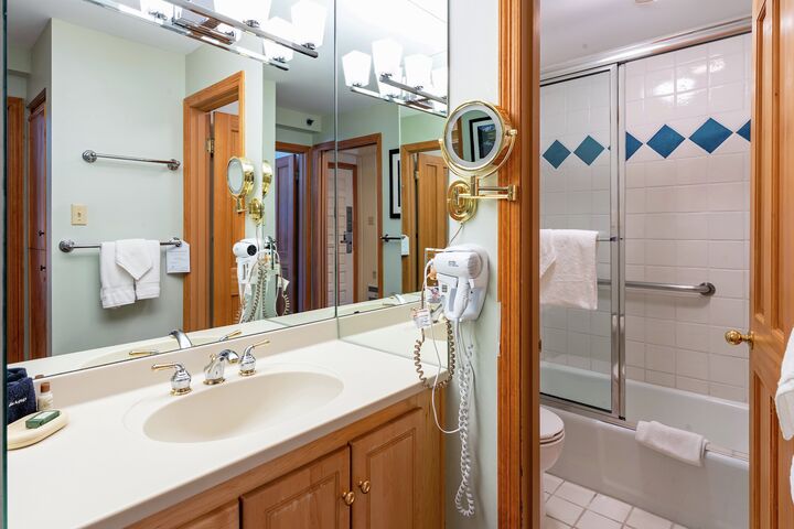 #3210 - Ivy - Ensuite Bathroom