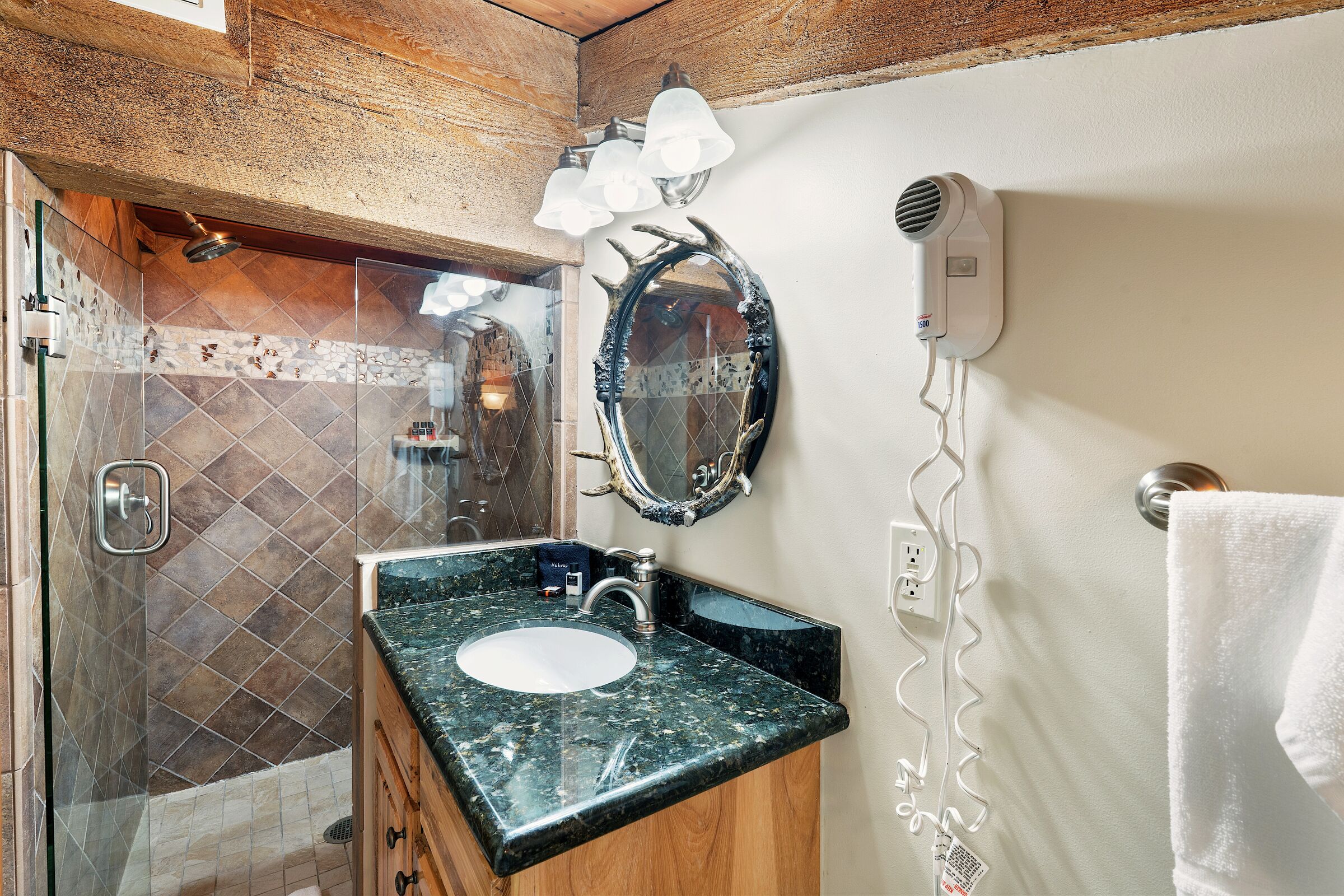 #1306 - Dogwood - Loft Bathroom