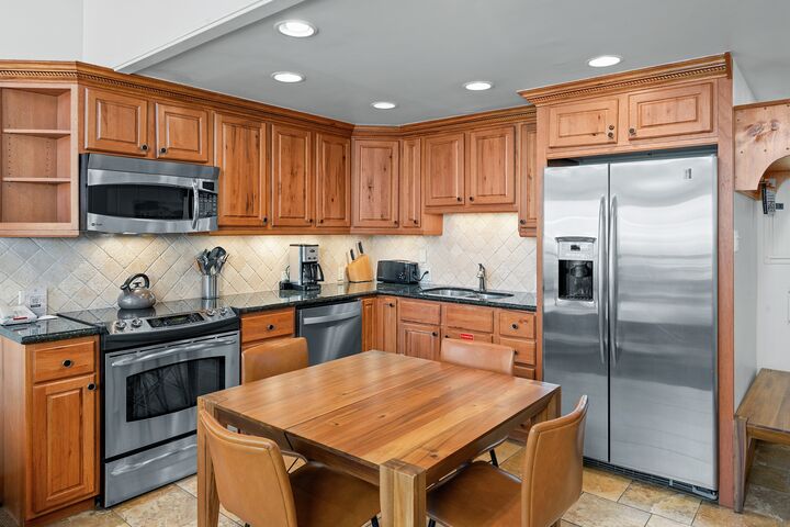 #1306 - Dogwood - Dining Area & Kitchen