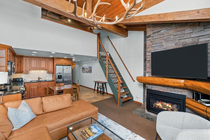 #1306 - Dogwood - Living Area