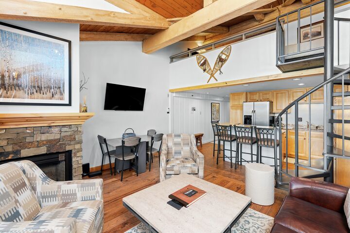 #1312 - Grape - Living Area