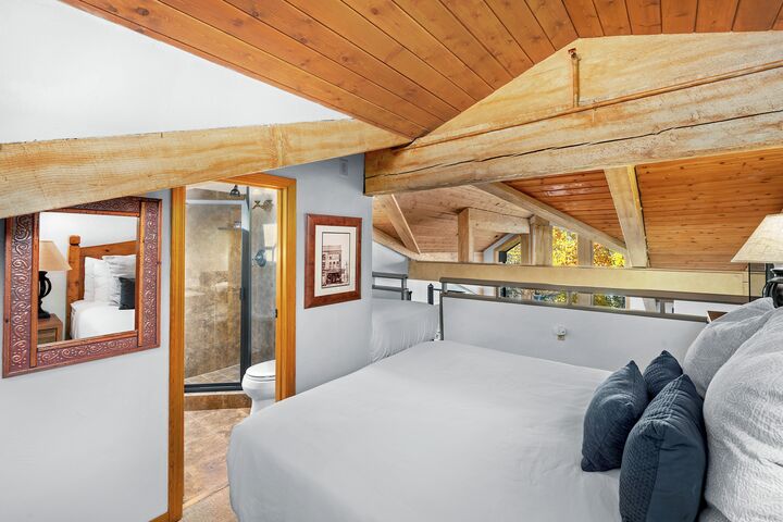 #1312 - Grape - Loft Bedroom