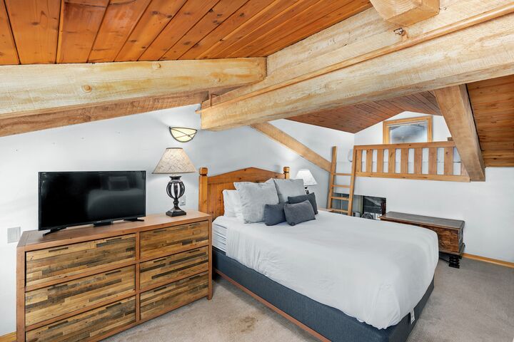 #1312 - Grape - Loft Bedroom