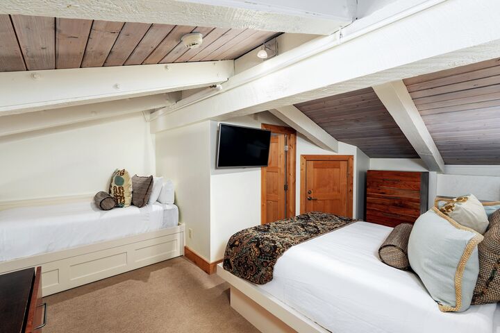 #2307 - Beech - Loft Bedroom